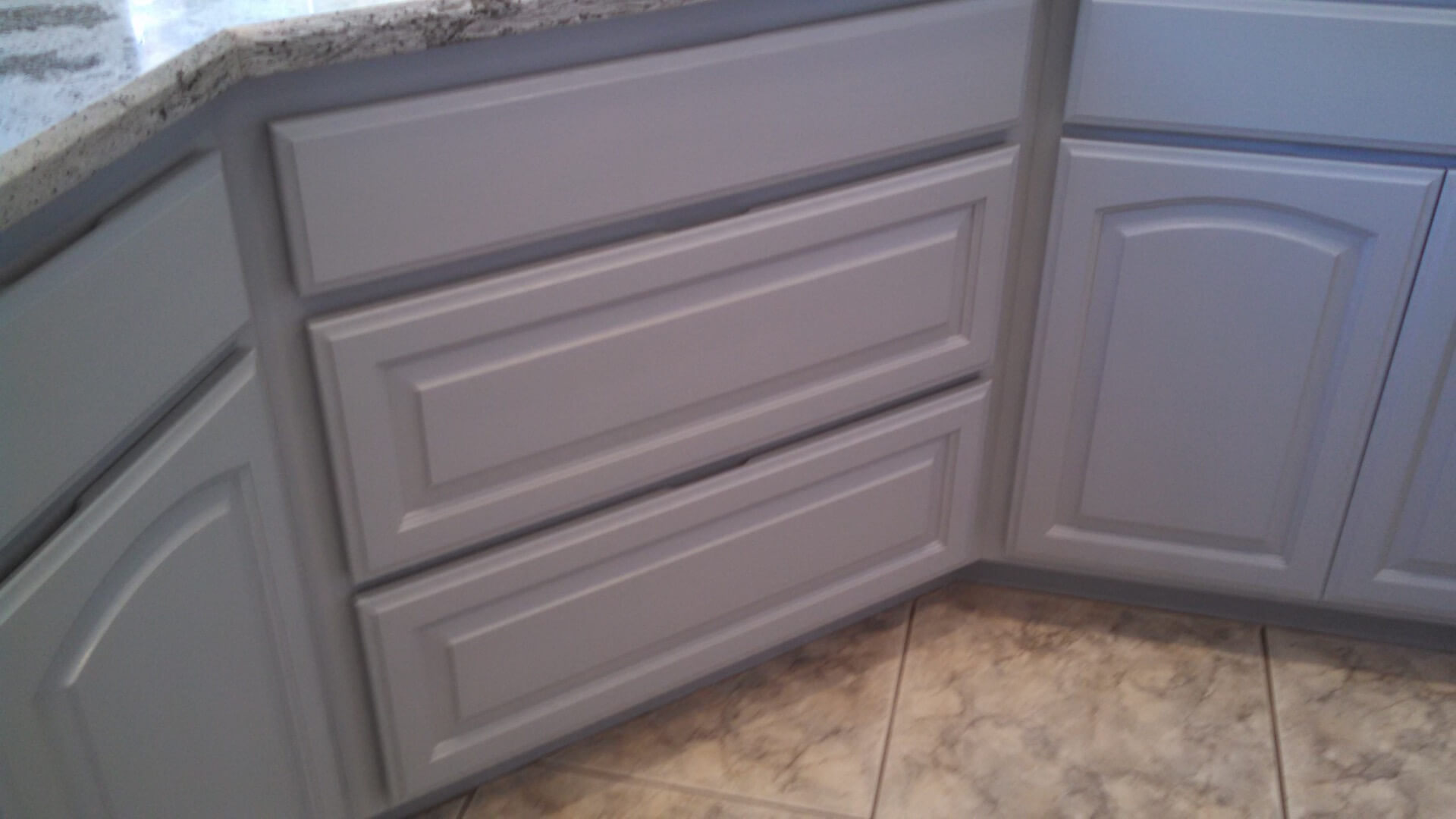 Solid color cabinet finish