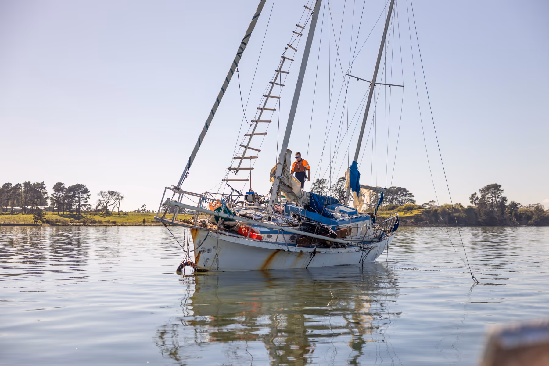 Boat stuck on sandbank at Matakana Island.