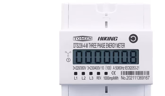 TOMZN HIKING DTS238-4-M three phase energy meter displaying 0.8 kWh consumption.