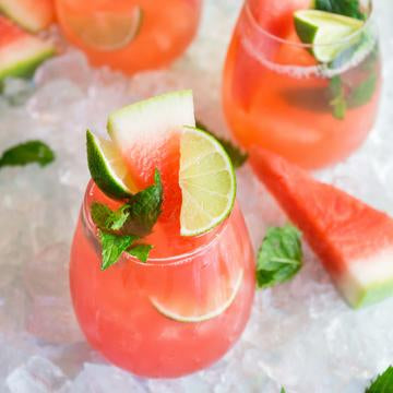 Leah Itsines How to Stay Healthy While Travelling 