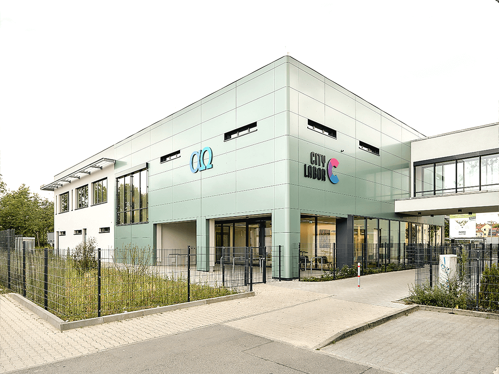 Aussenansicht Firmengebäude Alphaomega