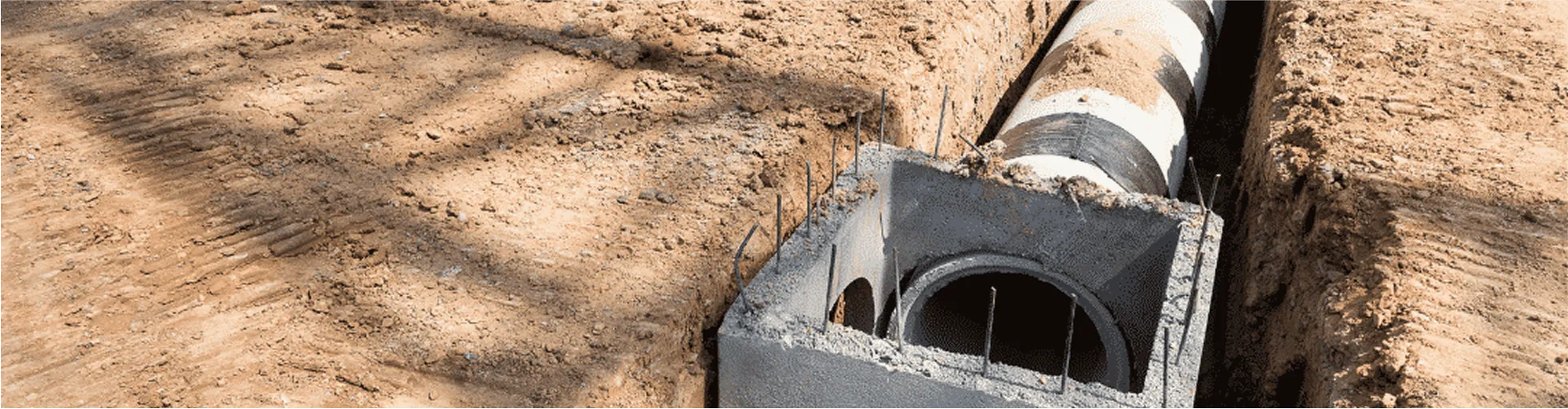 Construction trench with underground drainage pipe installation