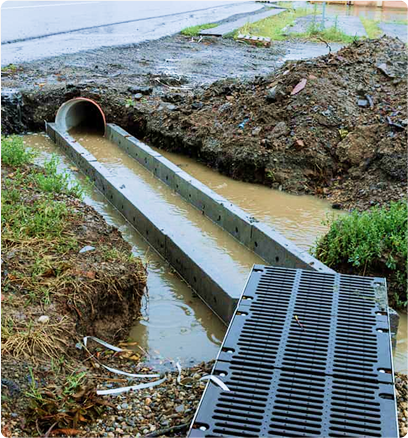 Water drainage outlet pipe with retention channel at wetland site