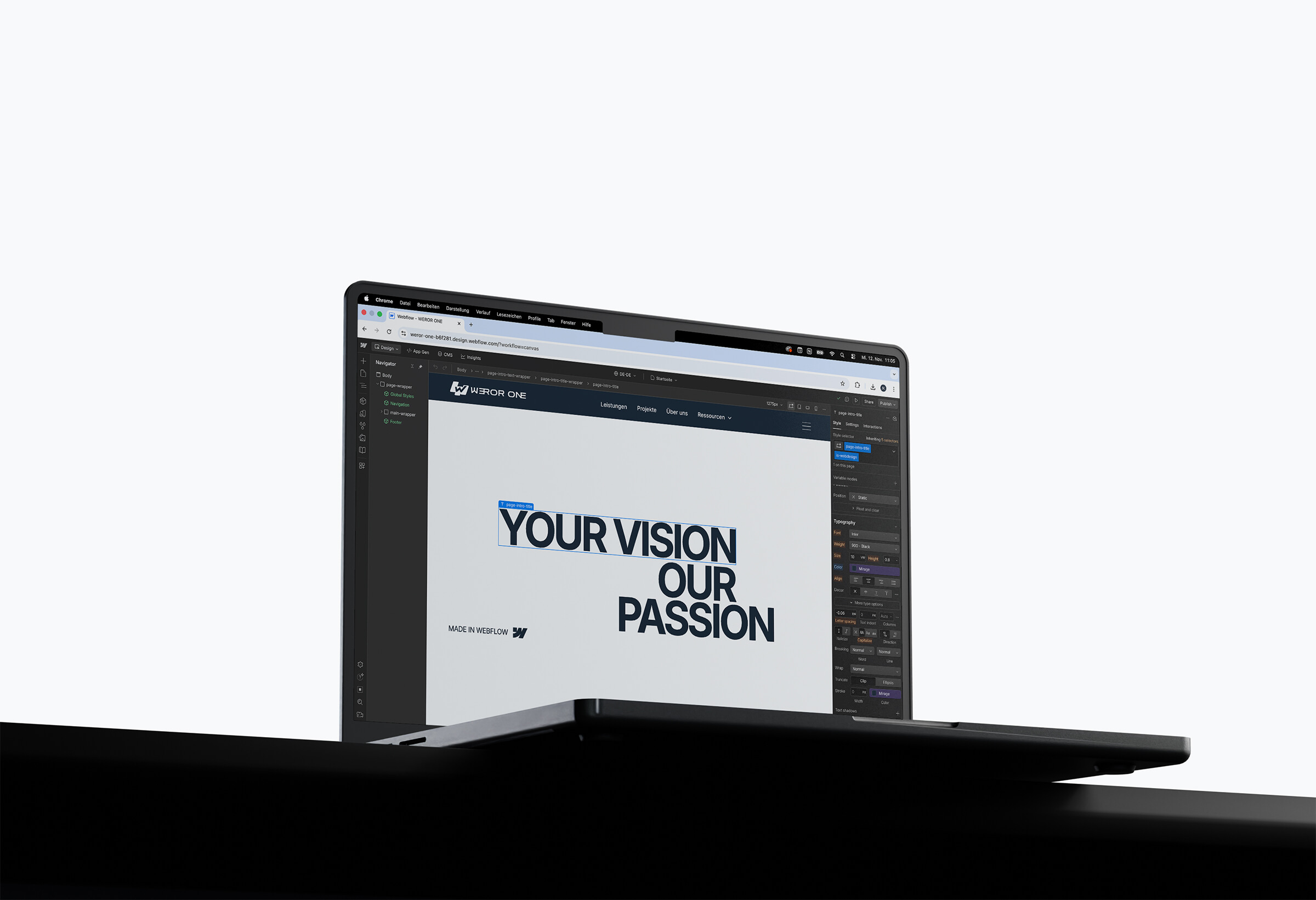 Laptop auf einem schwarzen Tisch mit geöffneter Website, die den Text 'YOUR VISION OUR PASSION' zeigt.