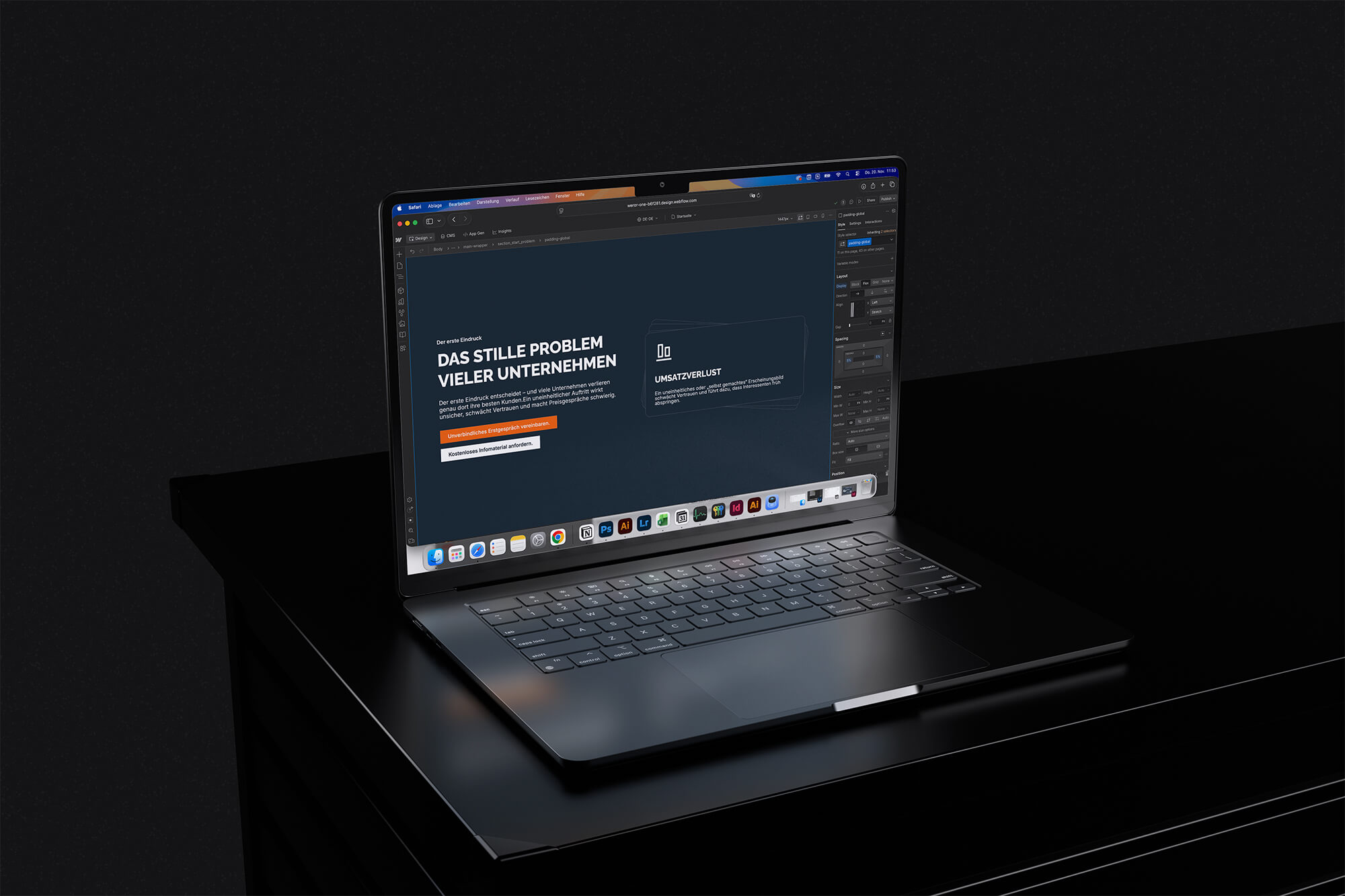 Offener Laptop auf schwarzem Tisch zeigt eine Webseite mit dem Titel ‚Das stille Problem vieler Unternehmen‘ und Schaltflächen für Erstgespräch und Informationsanfrage.