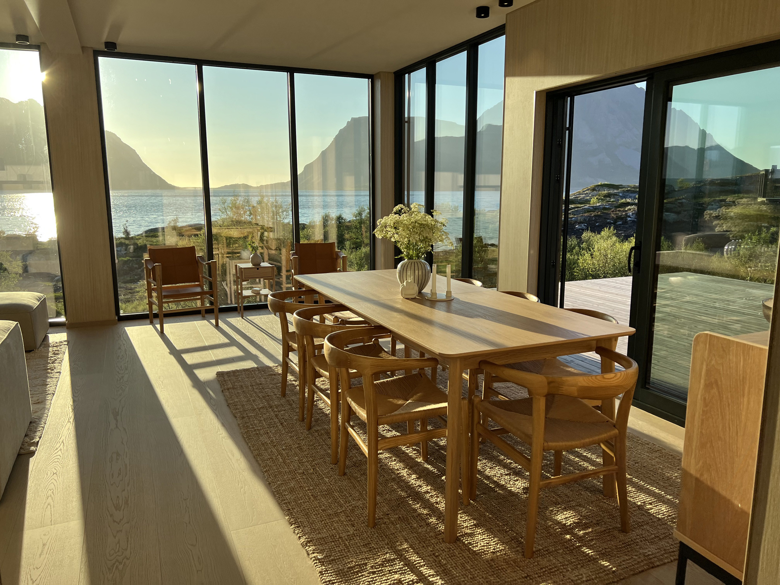 LL29-diningroom-summerevening-lowRes