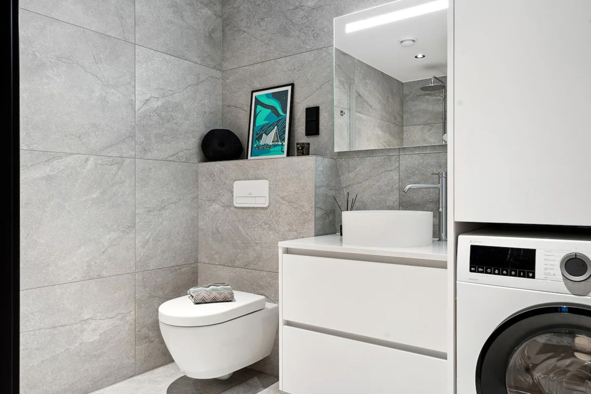 LL29-bathroom2-speilvendt