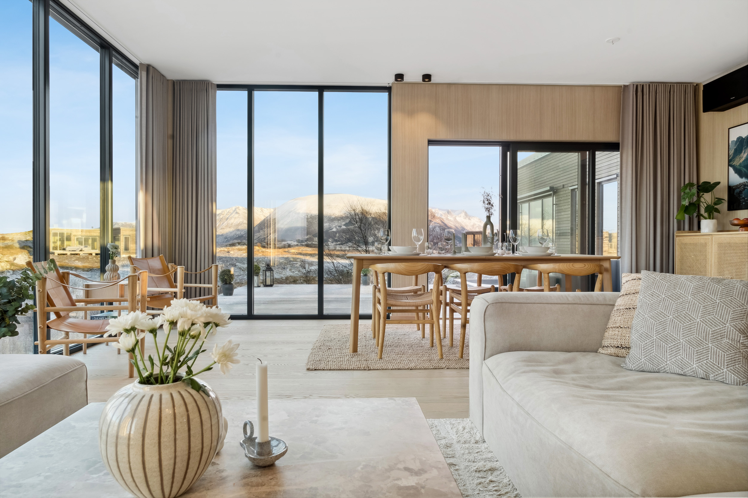 LL29-Livingroom-winter3-lowRes