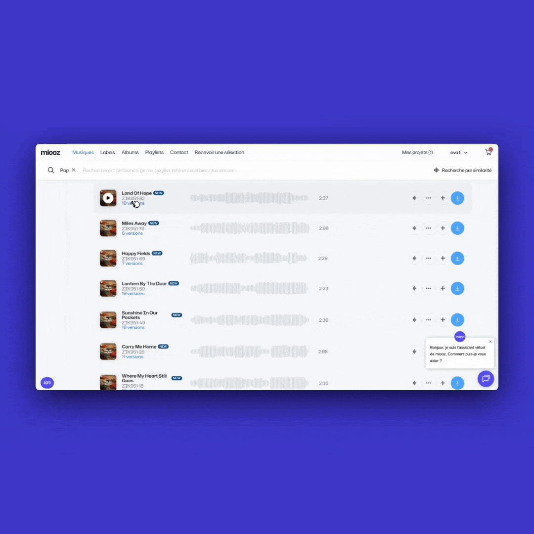 Interface d'une plateforme musicale avec une liste de chansons Pop, affichant les titres, durées, options de lecture et de téléchargement, et une fenêtre de chat d'assistant virtuel.