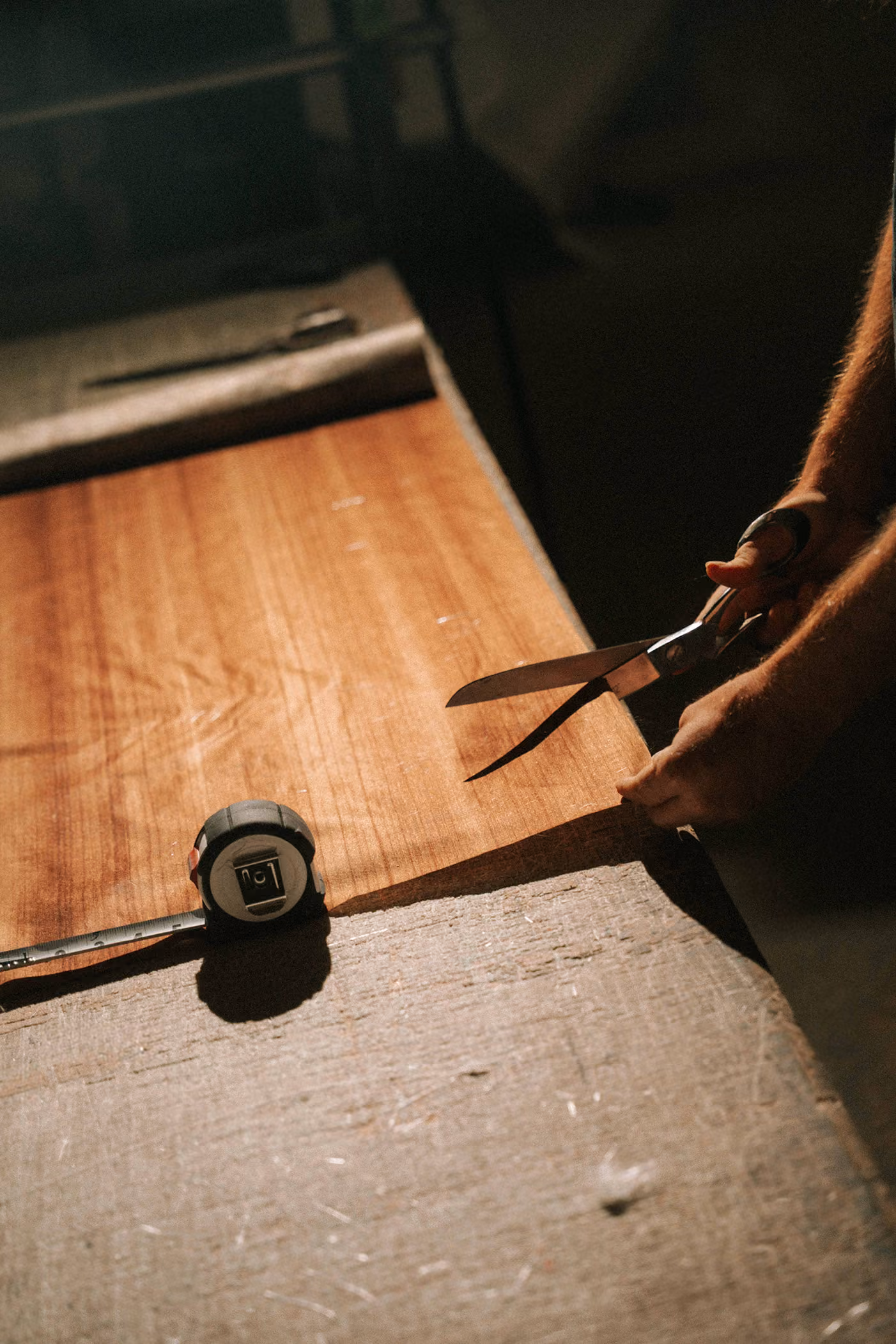 Hand sanding wood