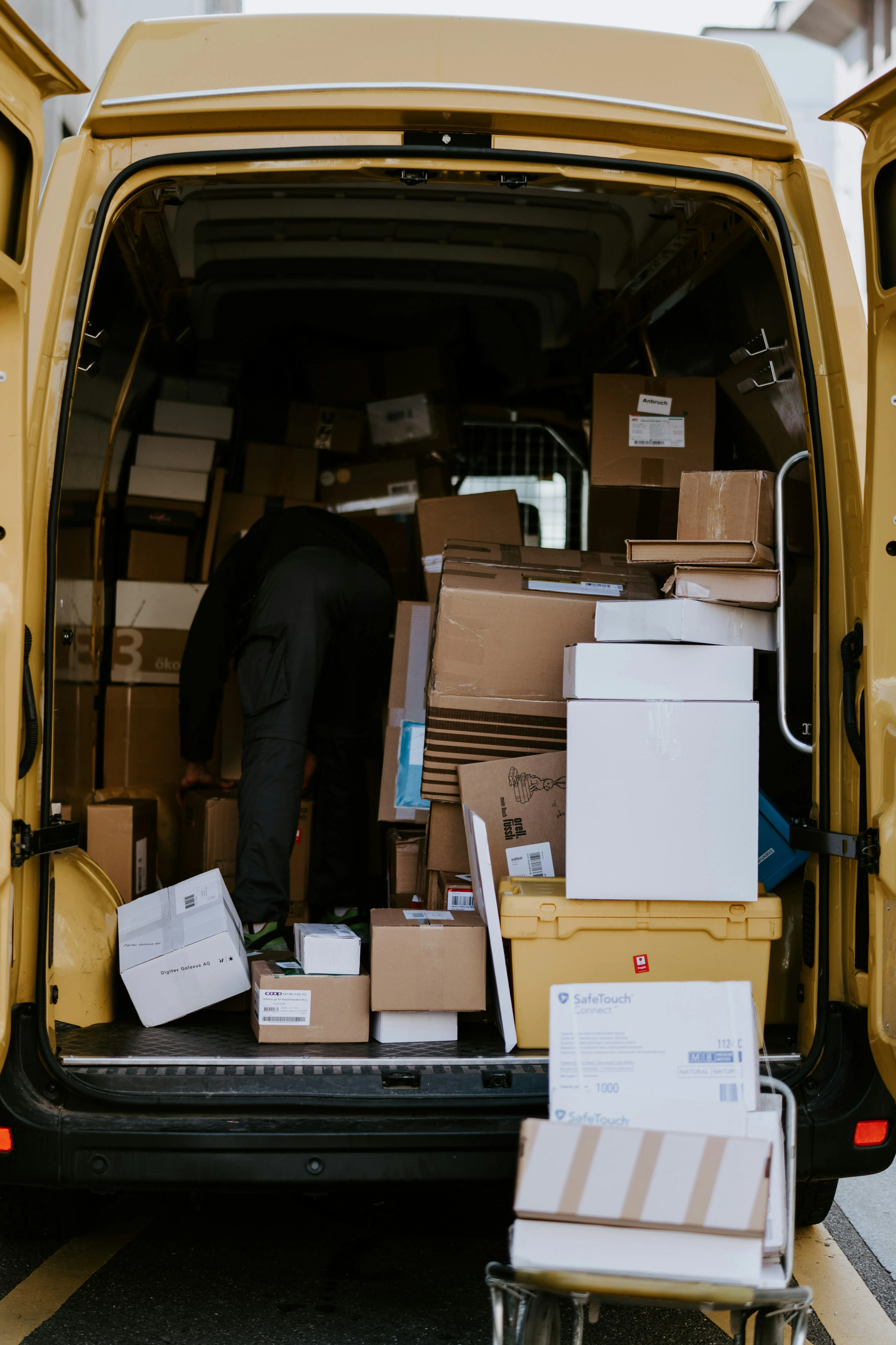 Understanding Door-to-Door Long-Distance Moving Services in Redmond