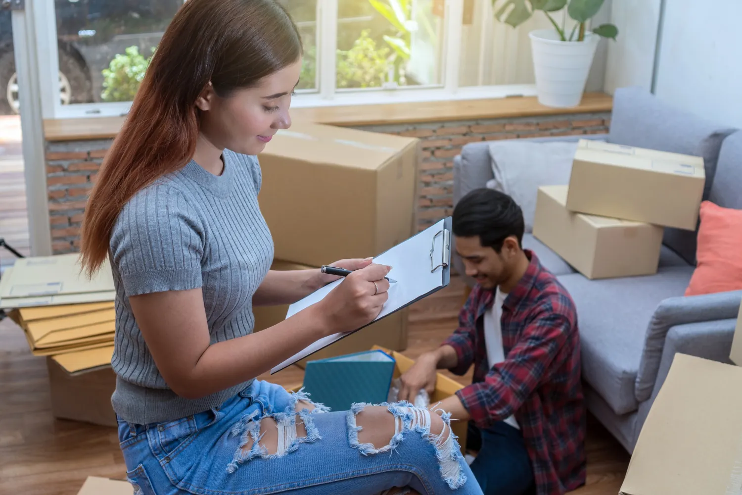 How To Efficiently Downsize And Declutter Before Your Next Move