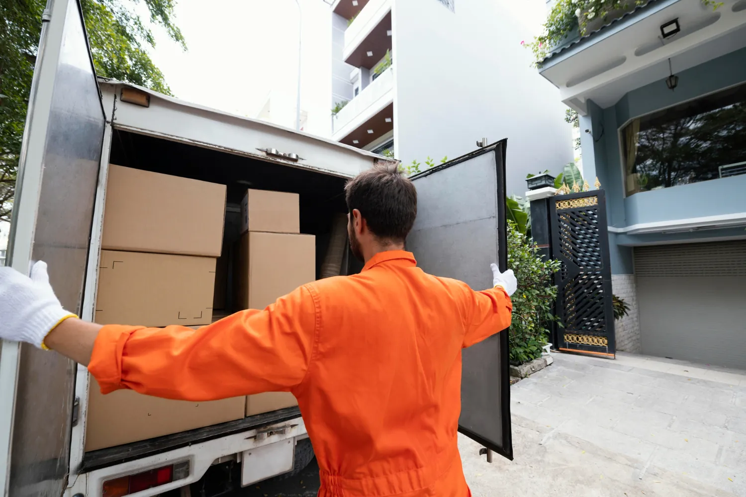 The Advantage of Using Moving and Storage Companies for Your Home