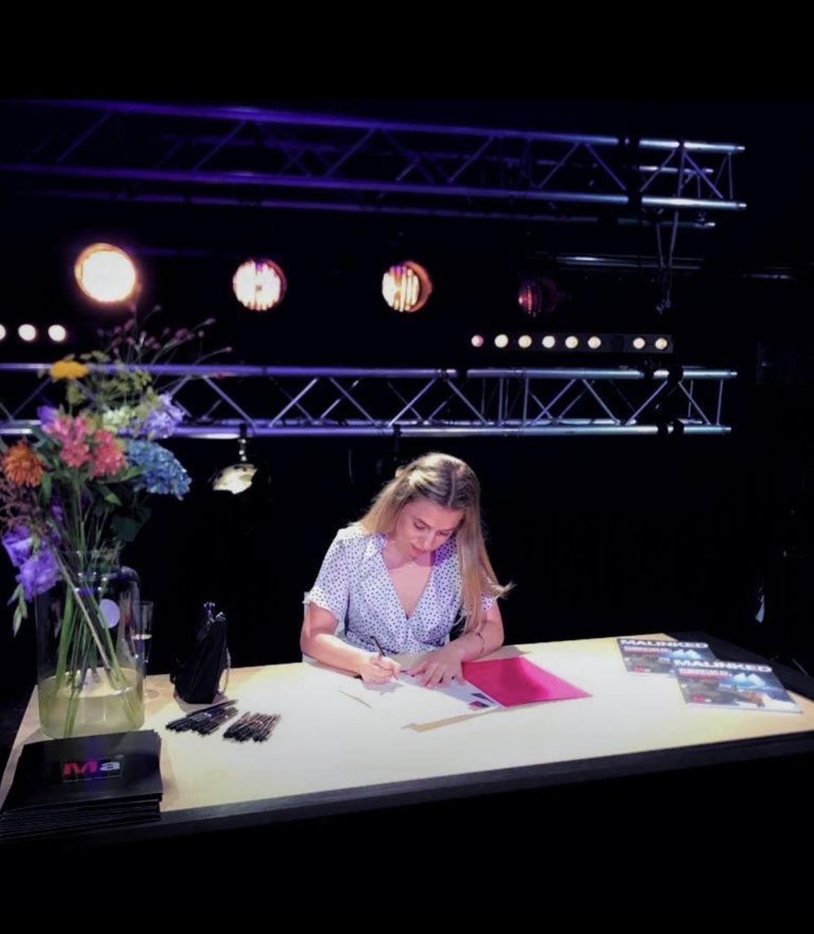 Nikki tekent MBO diploma