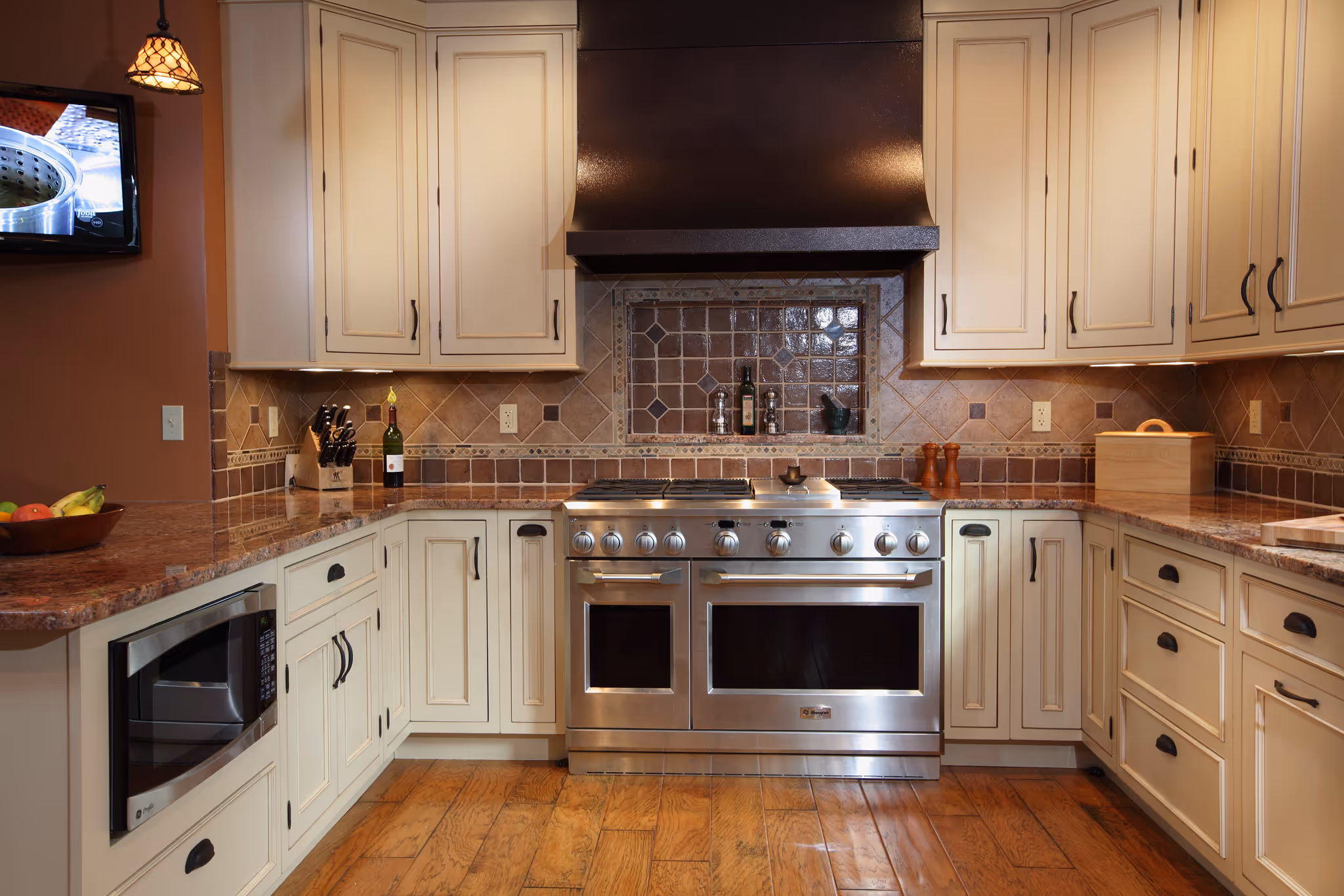 Traditional kitchen with cream cabinets and stainless steel appliances in Harrisburg, PA