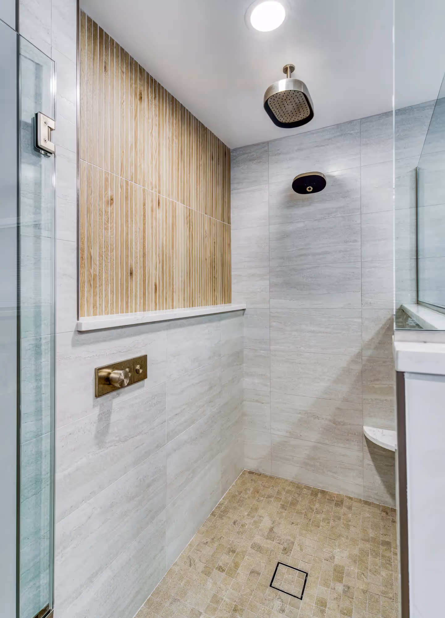 Stylish freestanding bathtub with a minimalist design