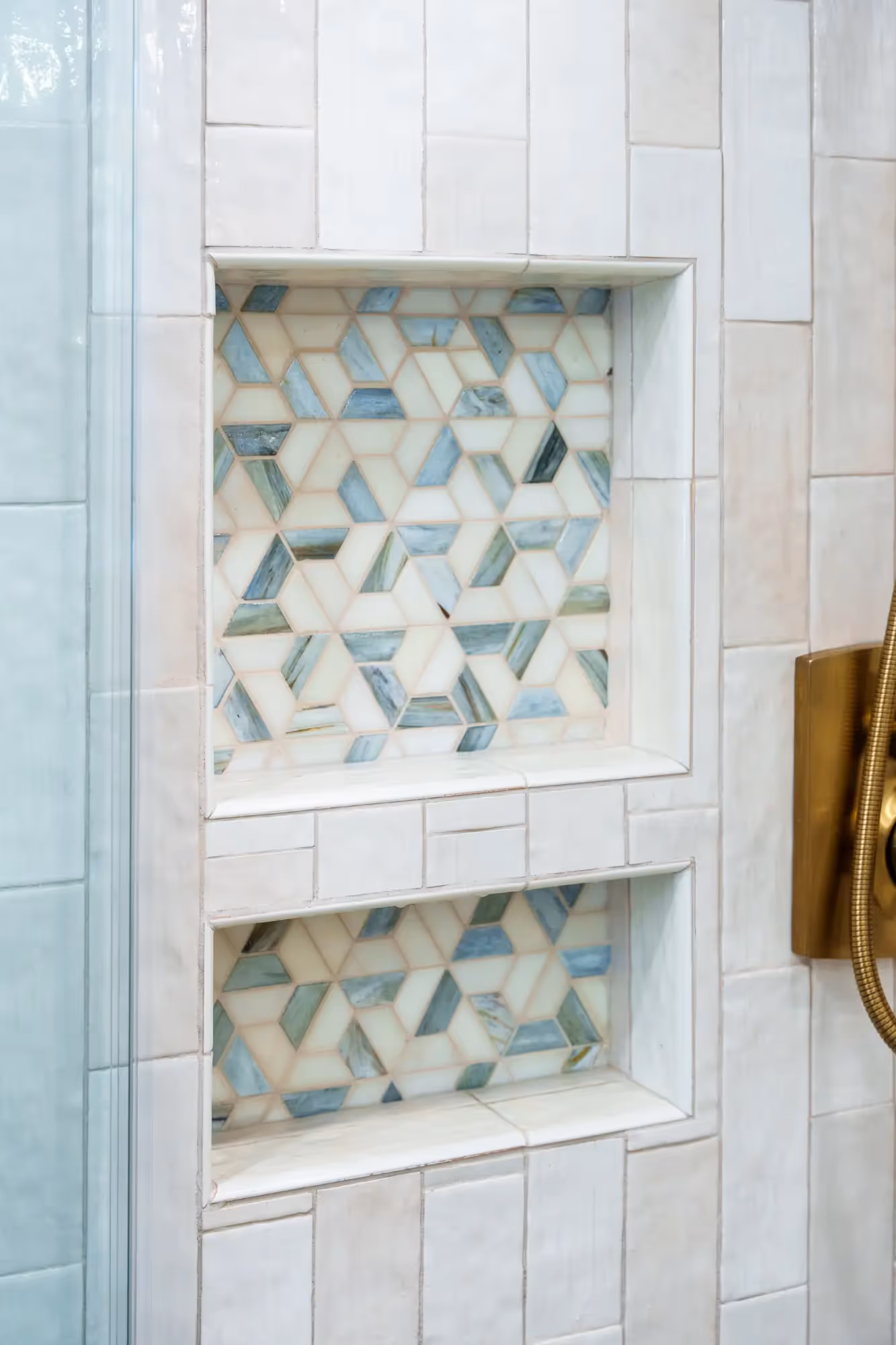 Bathroom with bathtub, elegant chandelier