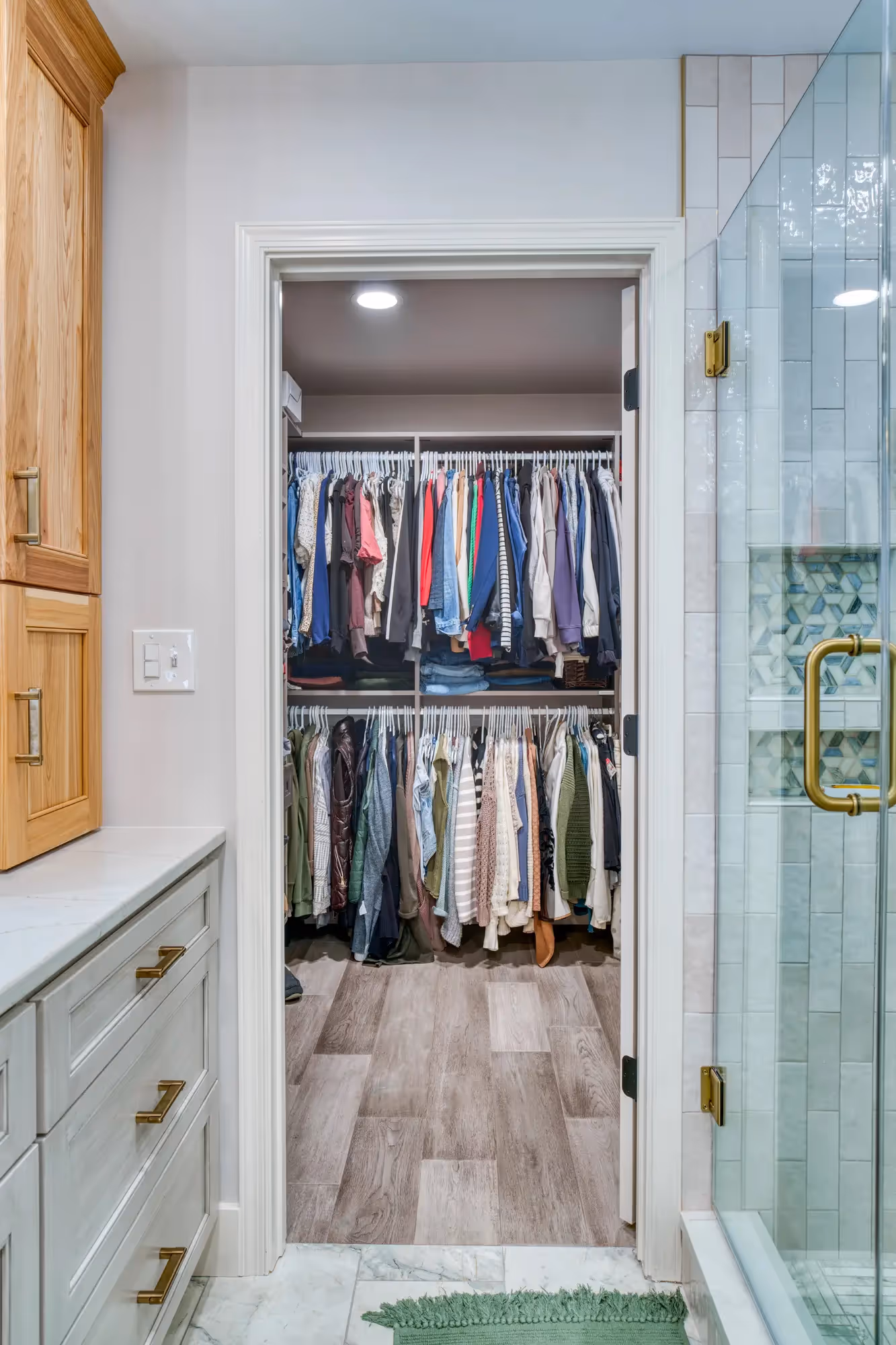 Bathroom with bathtub, elegant chandelier