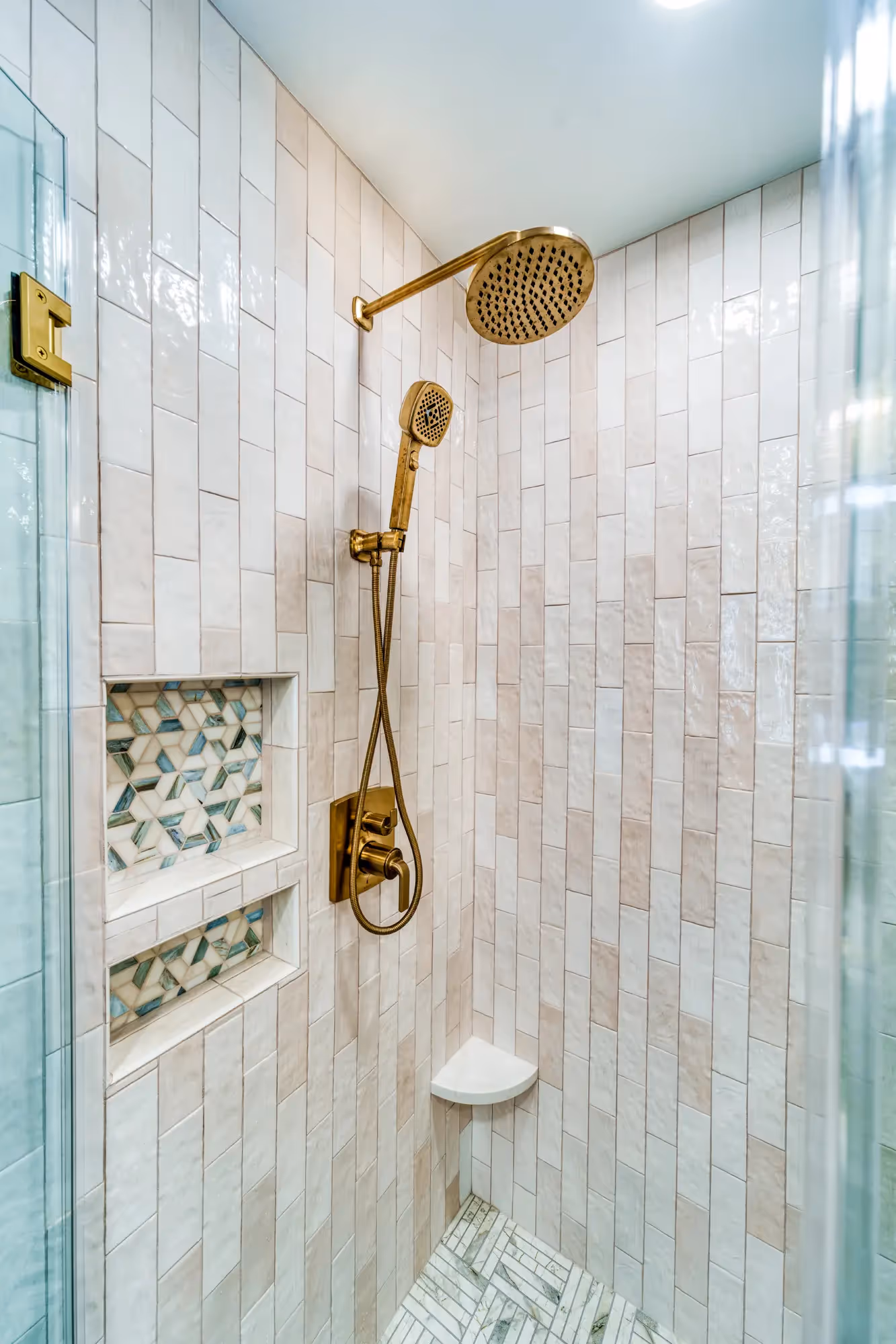 Bathroom with bathtub, elegant chandelier