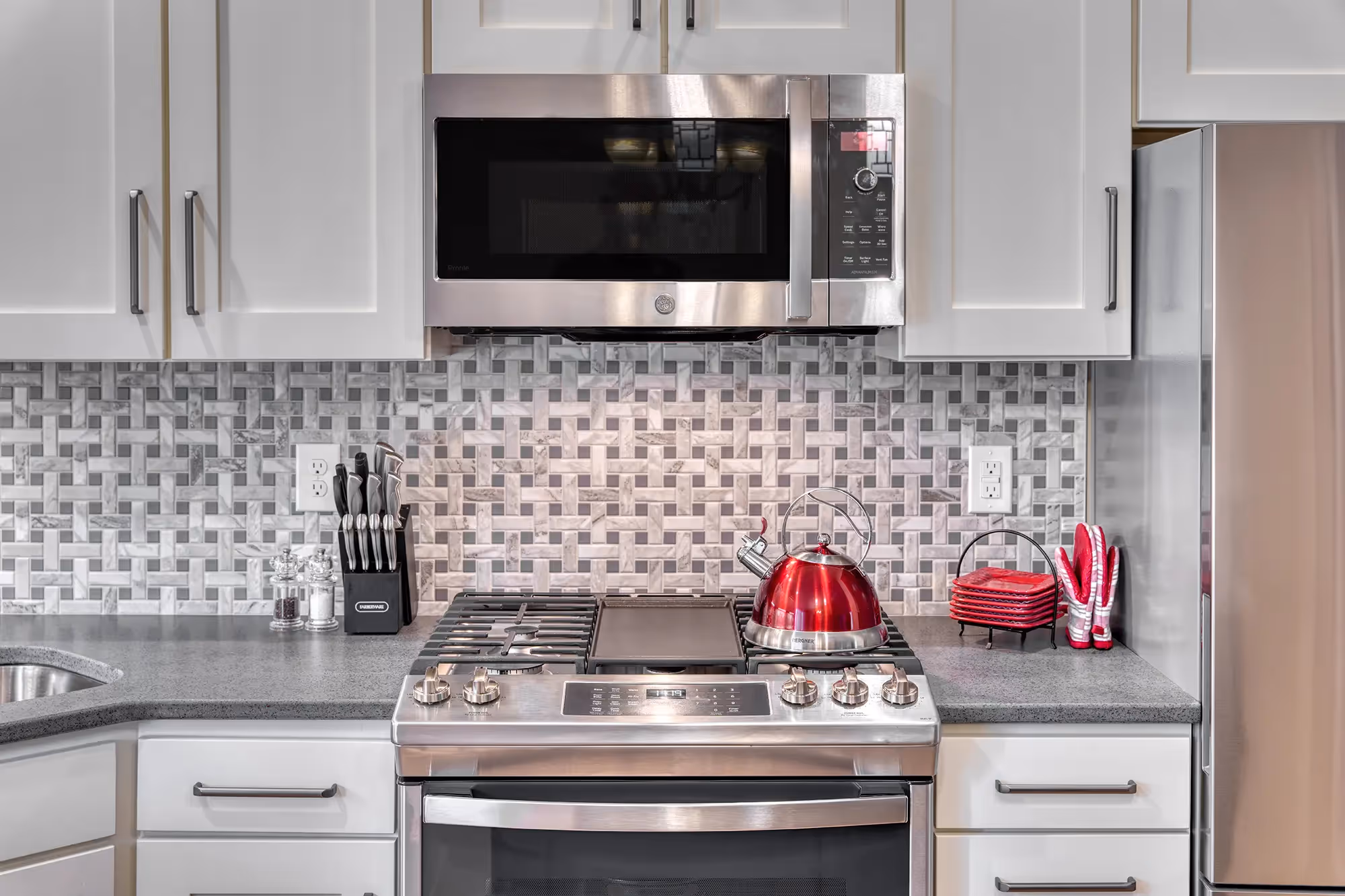Kitchen sink with modern fixtures