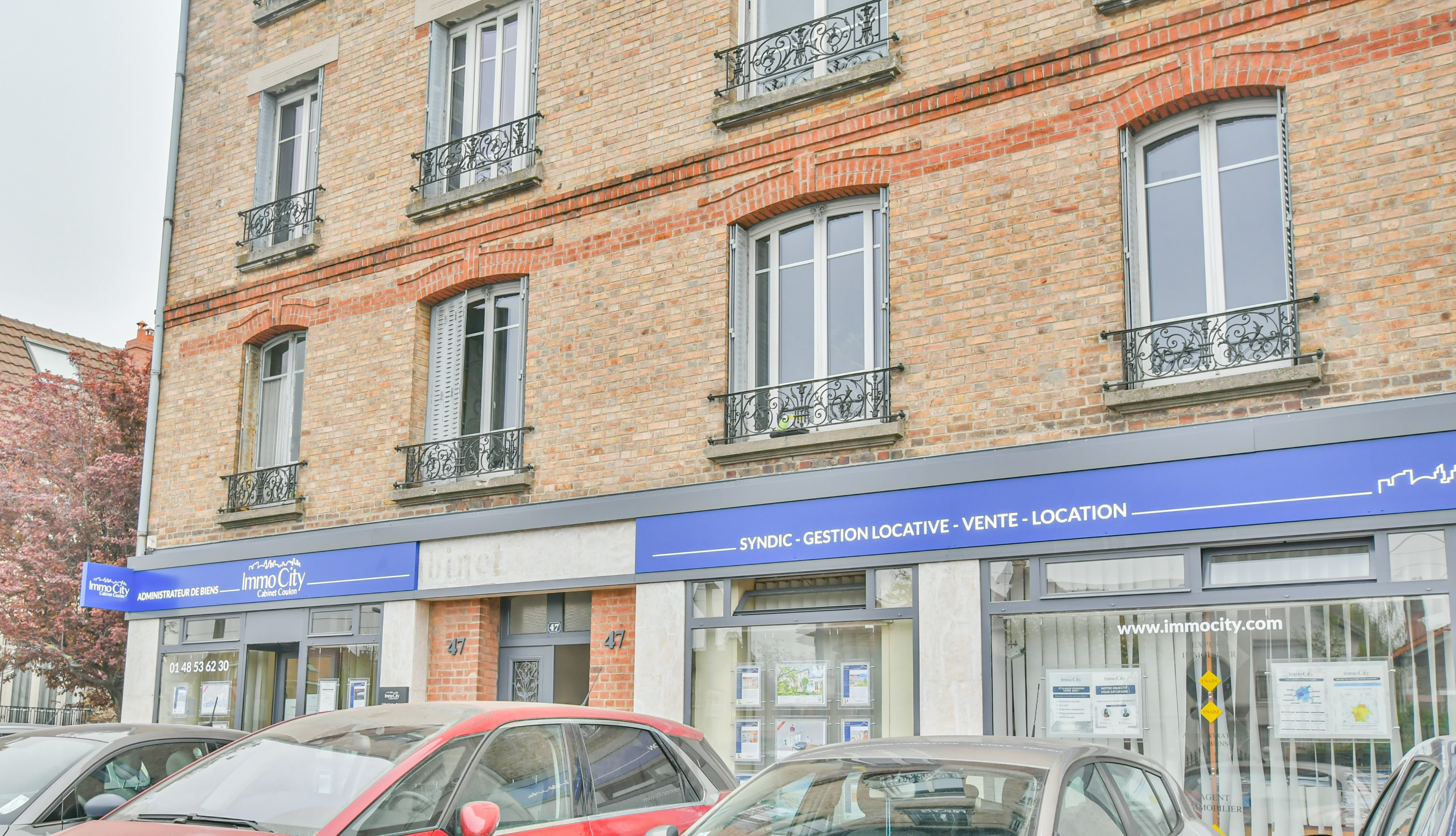 image of interior features for an auto dealership