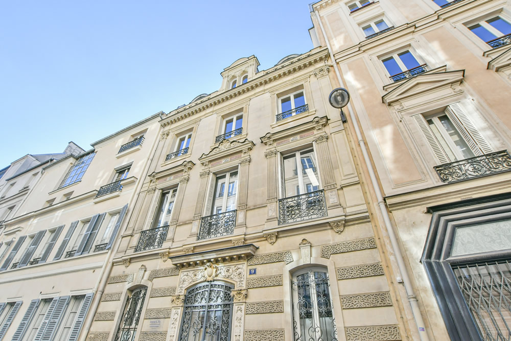 image of interior features for an auto dealership