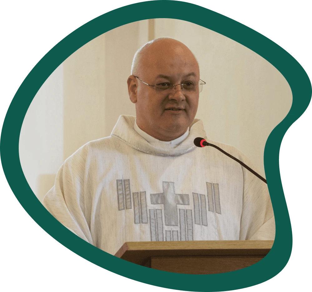 Főtisztelendő László Attila portré képe