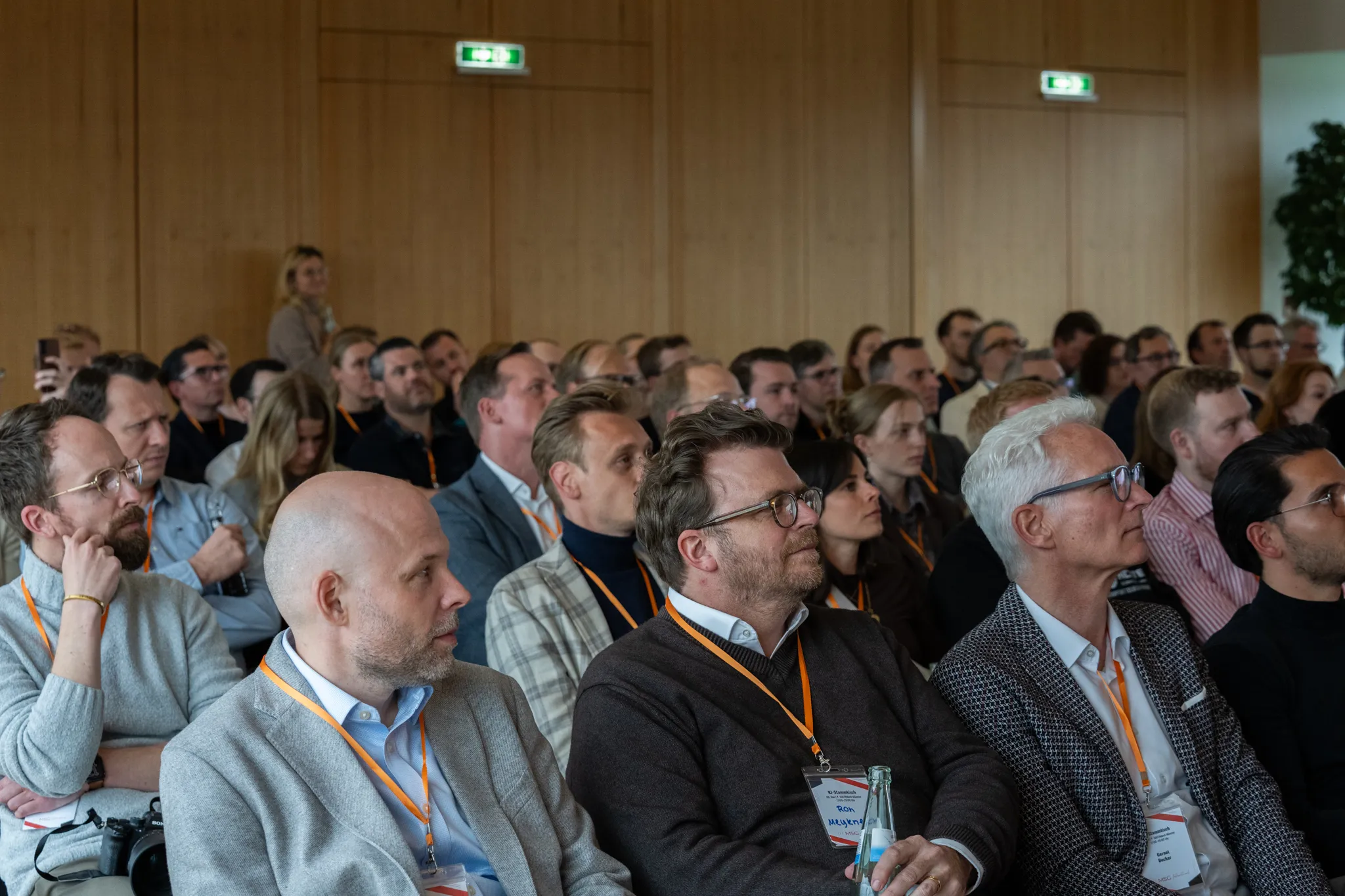Publikum beim ausverkauften NexAI KI-Stammtisch im HAFENdach Münster