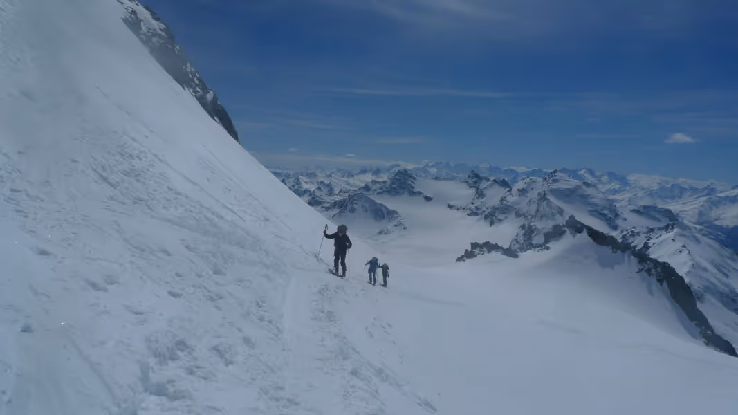 Raid à ski de randonnée sur les 4000m de Saas Fee Raid à ski de randonnée sur les 4000m de Saas Fee