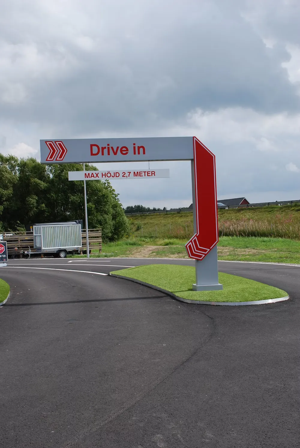 Max Hamburger drive through