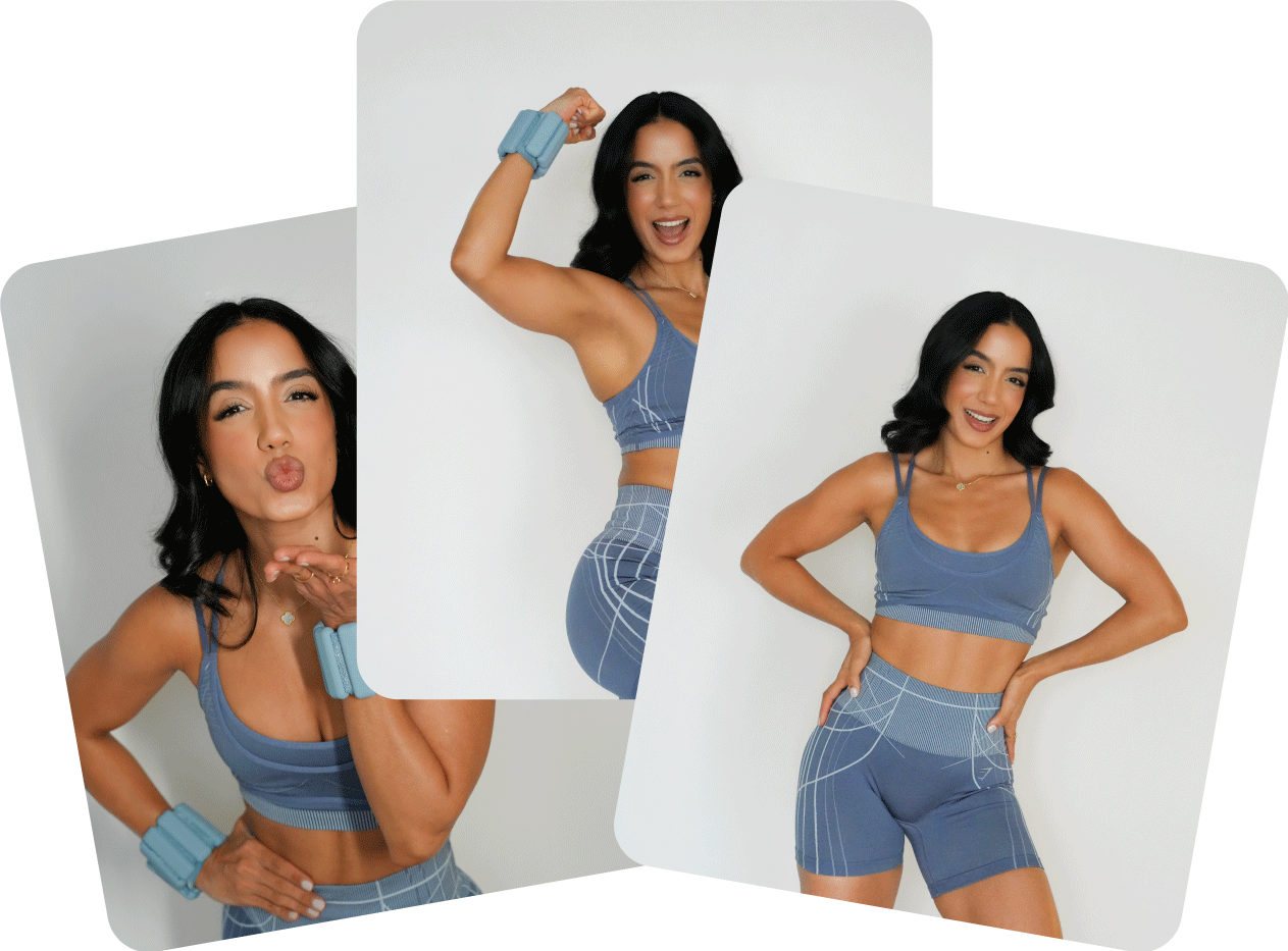 Mujer joven con ropa deportiva azul posando sonriente y mostrando fuerza con pesas en las muñecas.