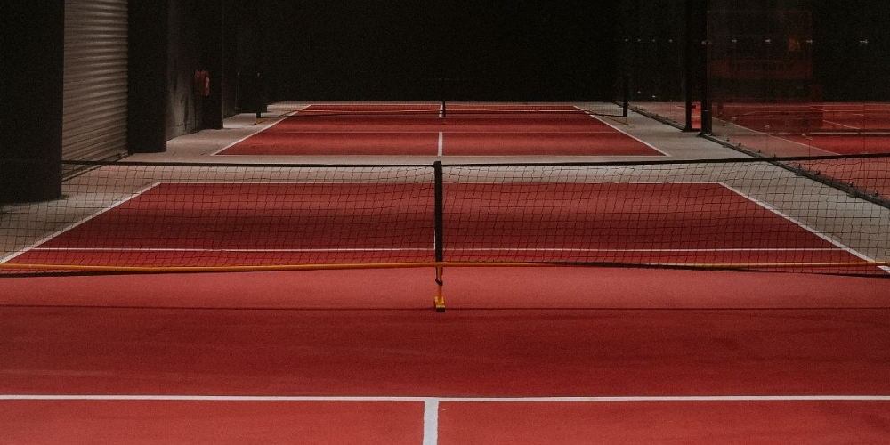 Padel equipment on a green court