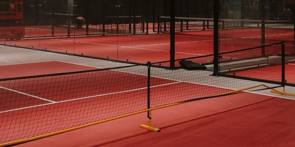 Padel equipment on a green court
