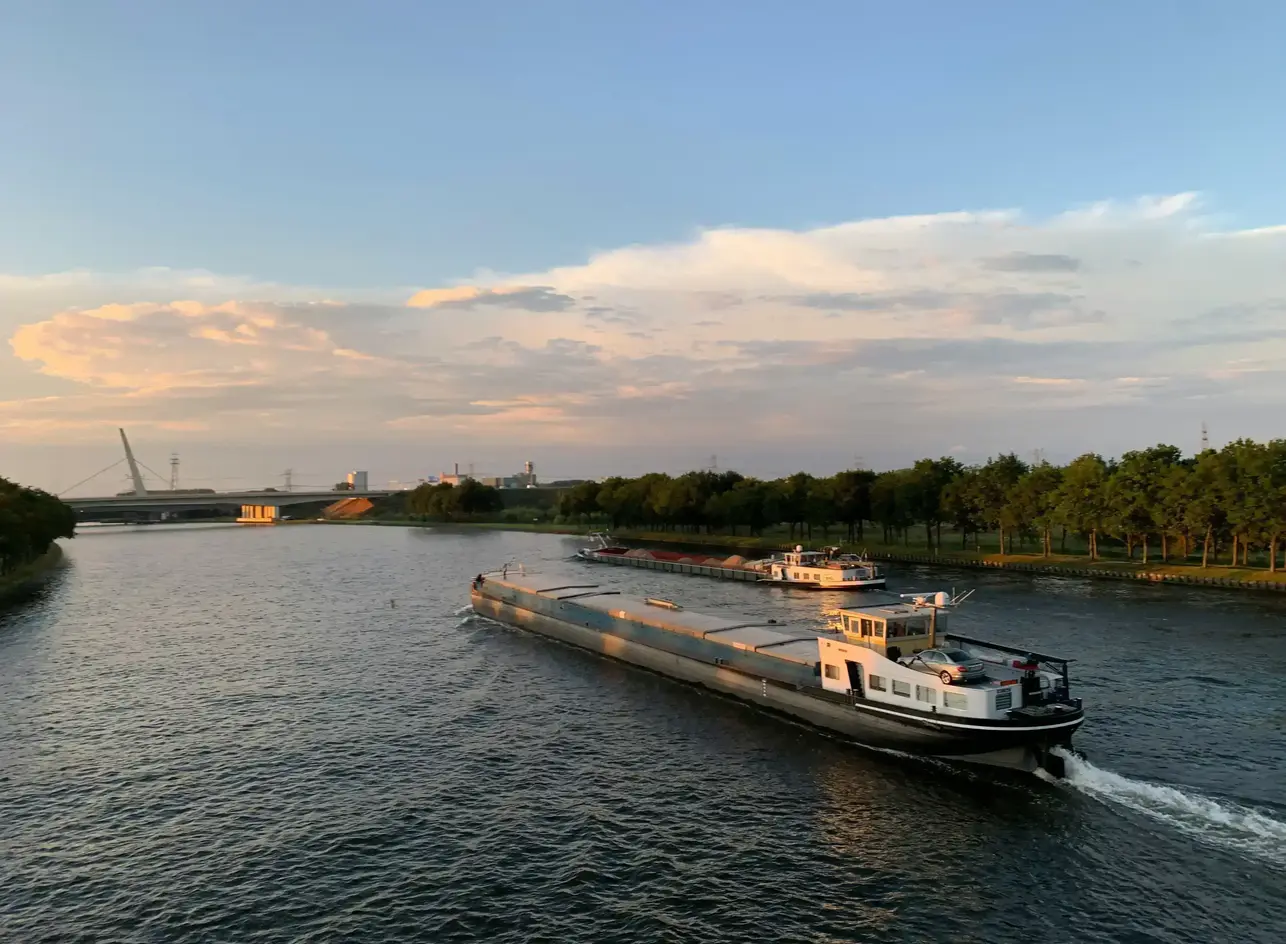 Barging for last-mile delivery: the numbers that matter