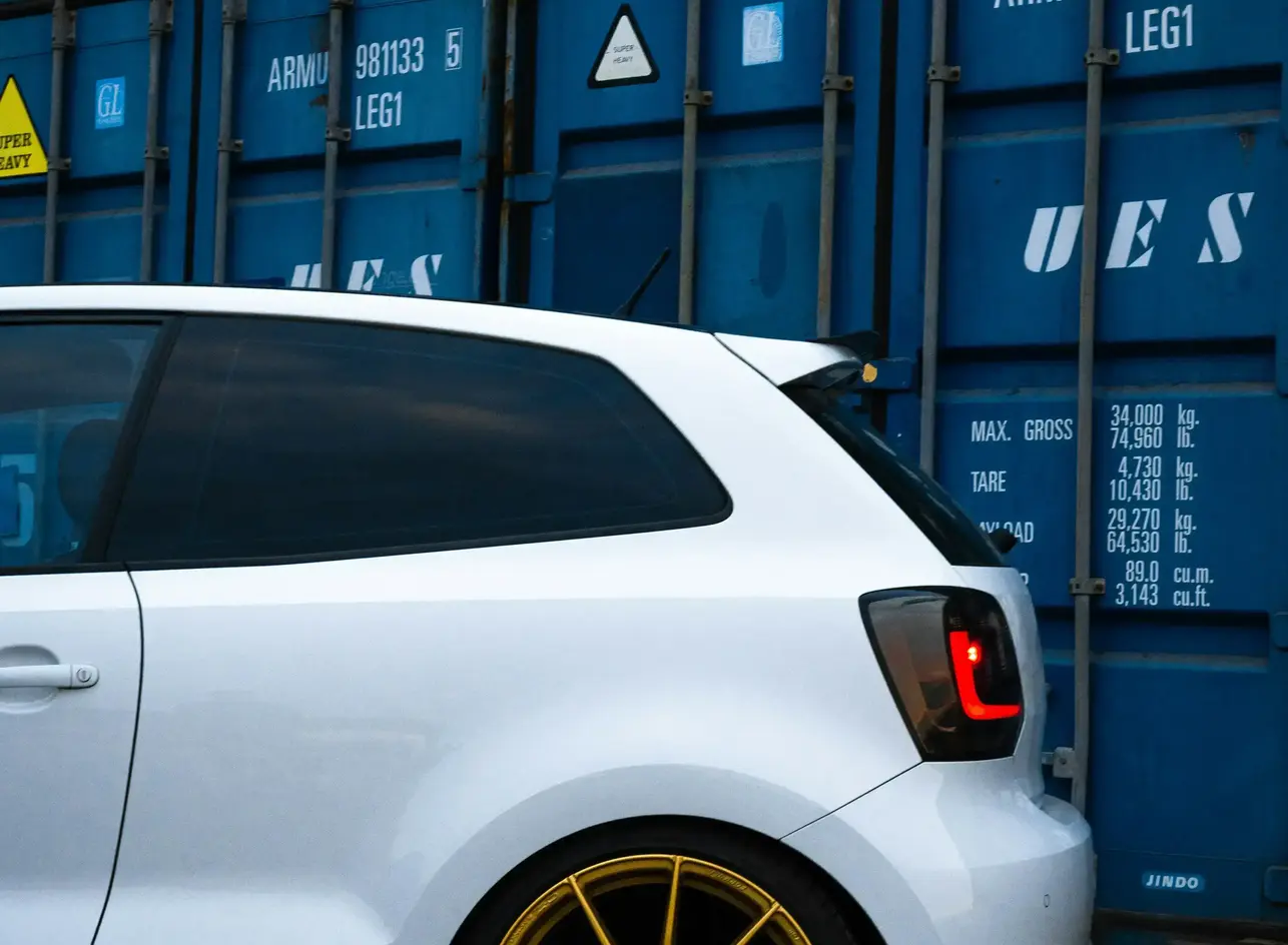 RoRo vs. container: shipping a vehicle