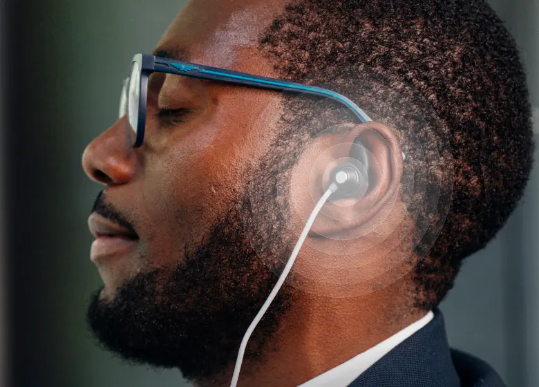 Man using yōjō VNS looks happy and calm.