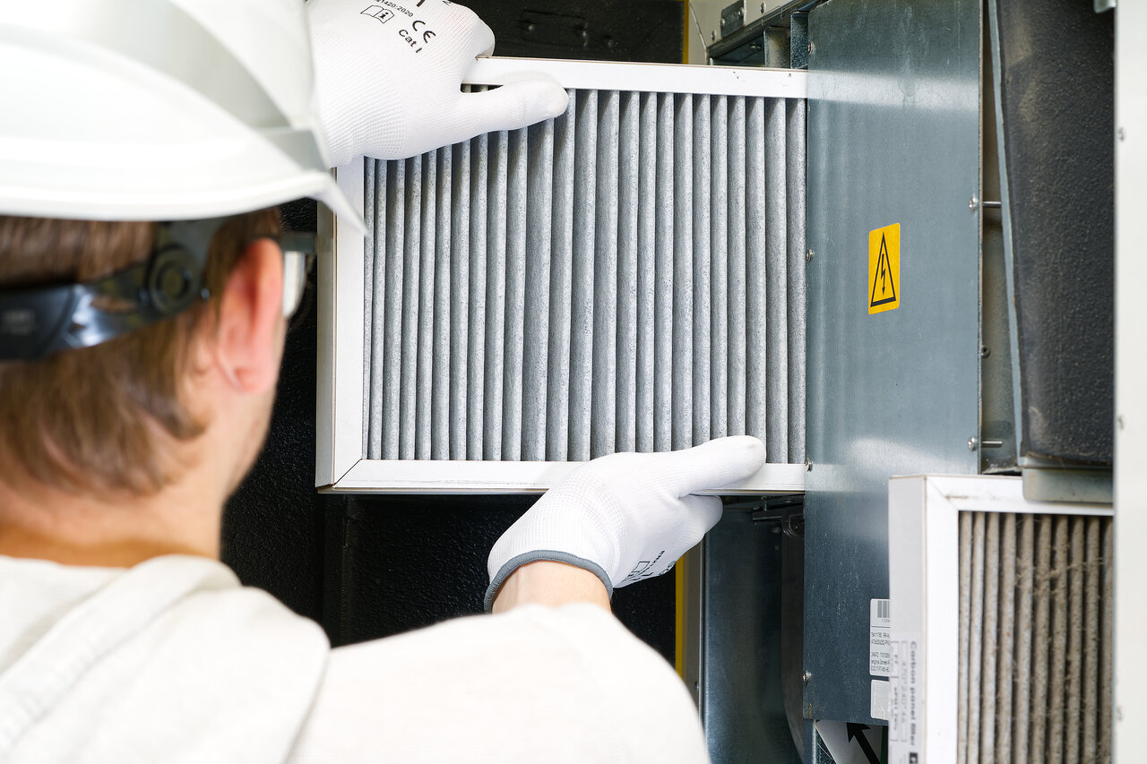How Our Technicians Ensure Superior Air Quality Through Advanced Filtration