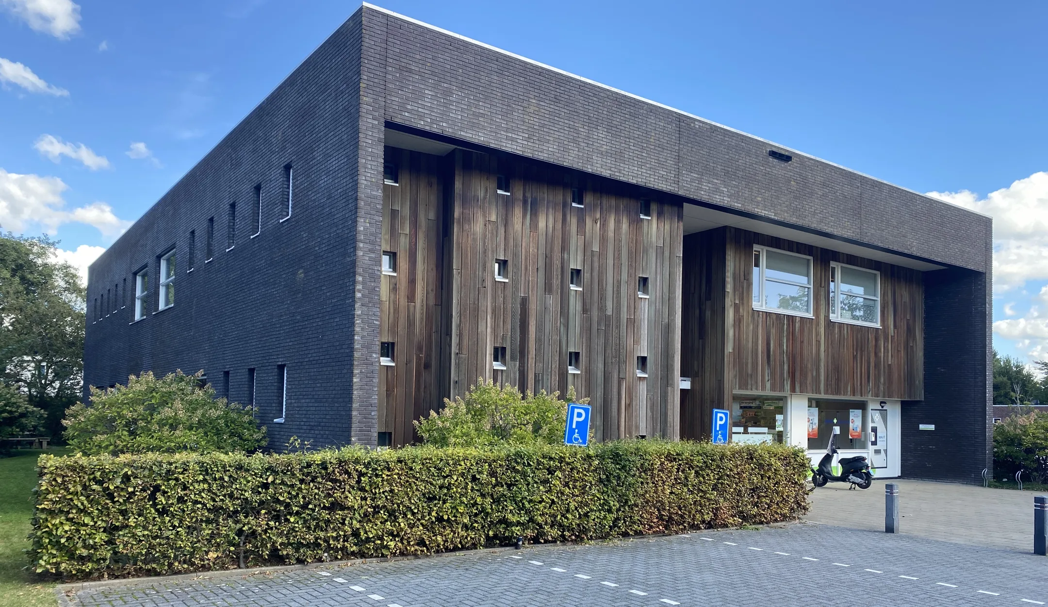 Nije Jirden 12D, Surhuisterveen