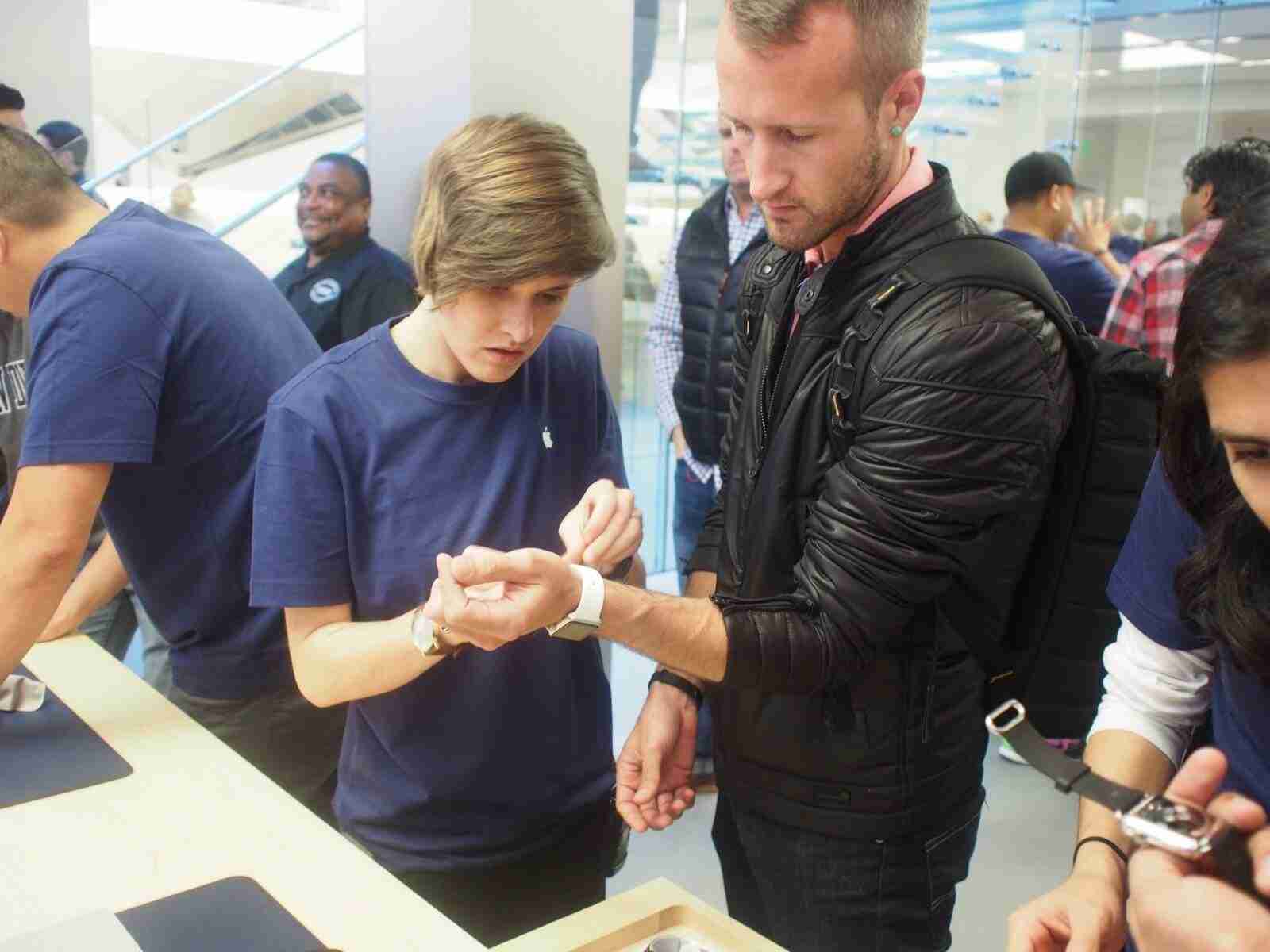 04_10_2015_Apple_Store_Watch_Express_preview_try_ons-1-1