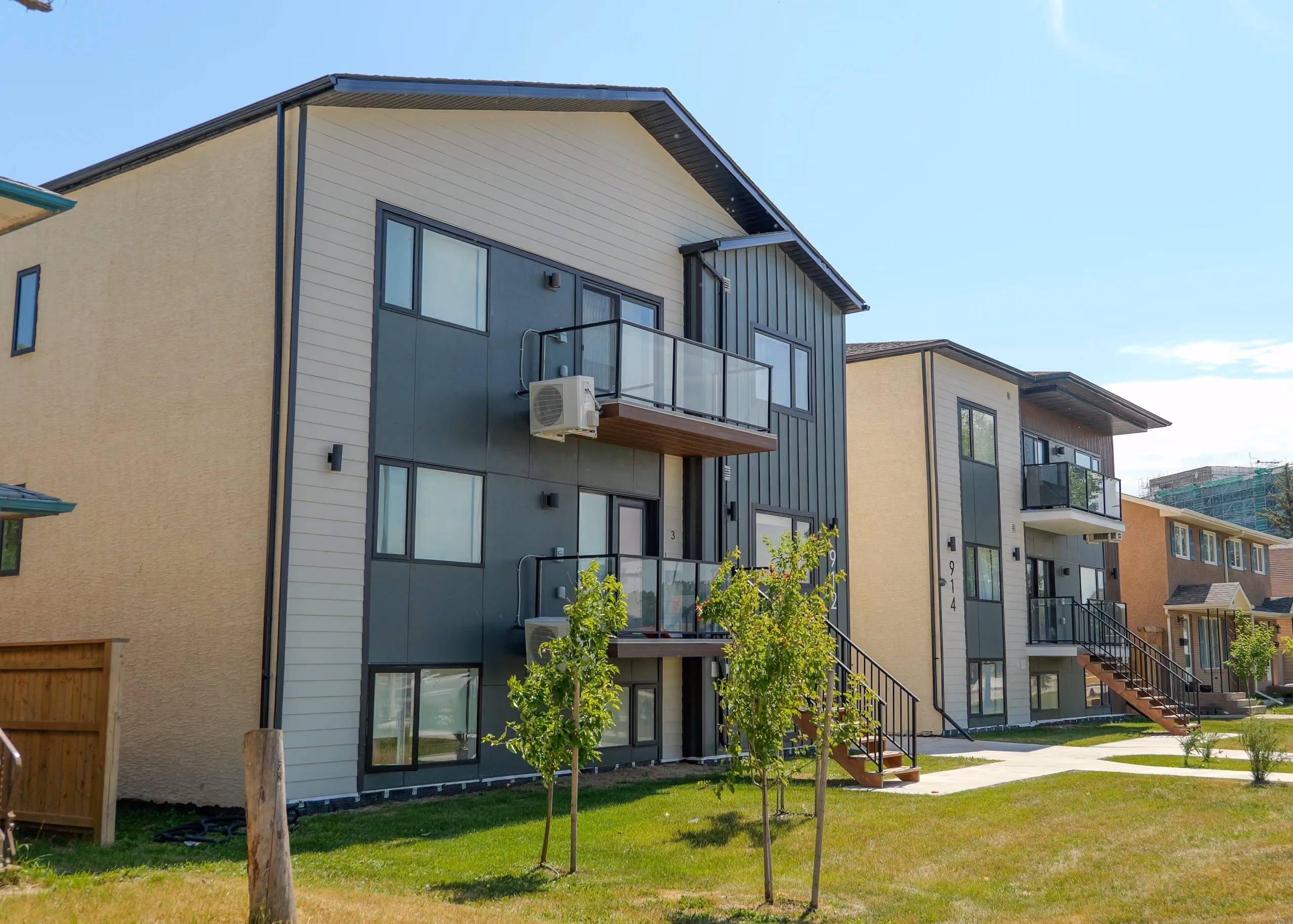 912 and 914 Jubilee Street apartments in Winnipeg seen from the landscaped courtyard