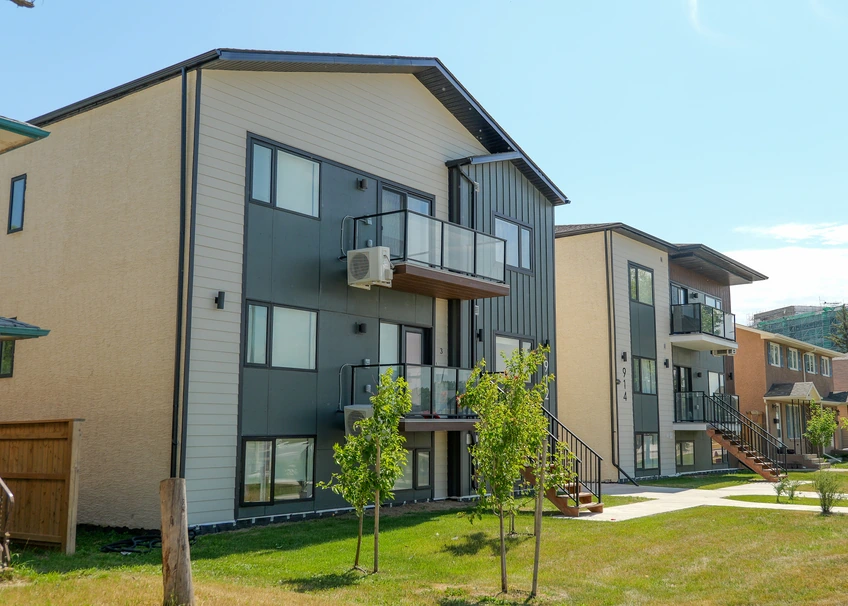 912 and 914 Jubilee Street in Winnipeg seen from the landscaped courtyard