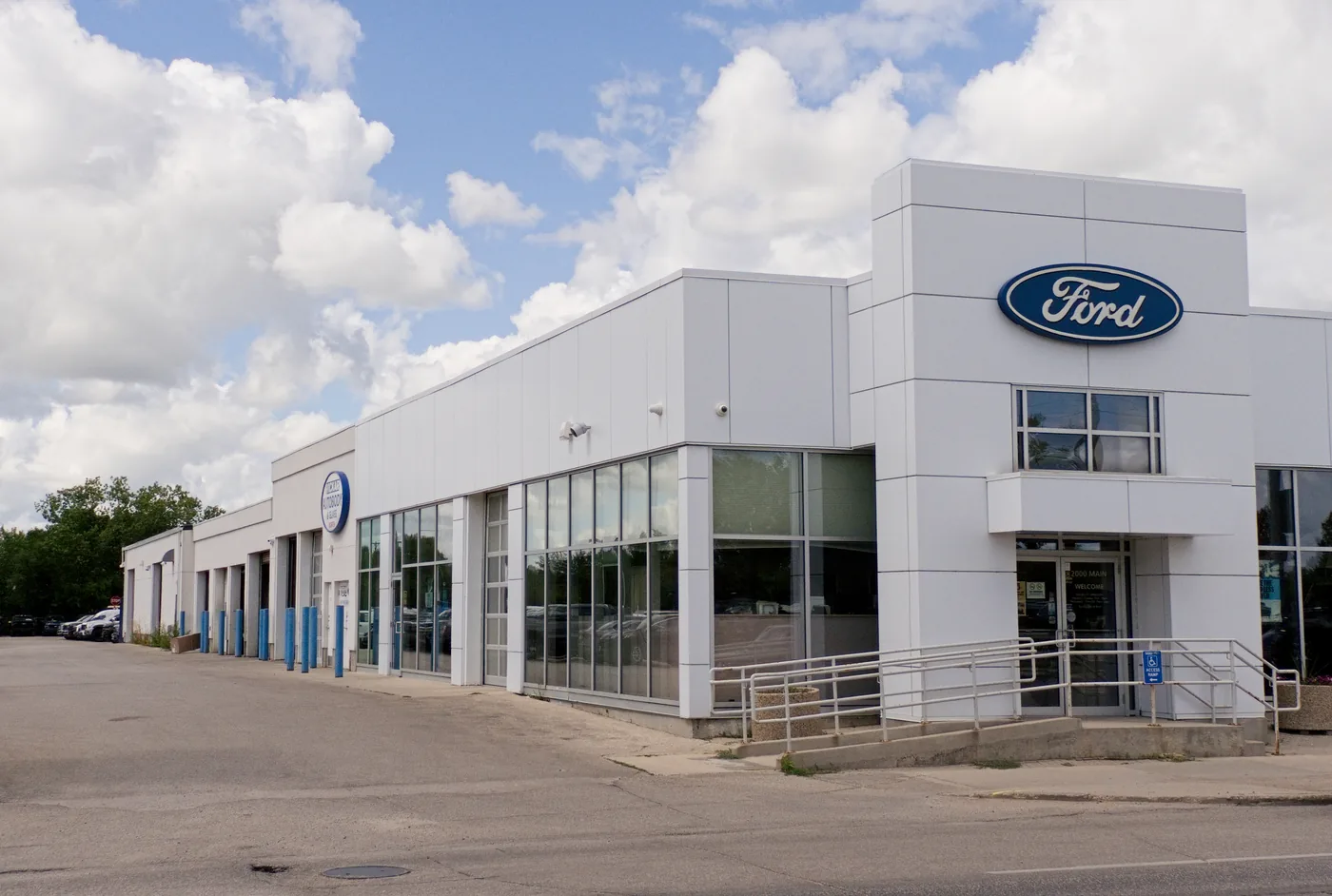 Corner view of the Parkside Ford showroom in Winnipeg with the Ford badge above the customer entrance