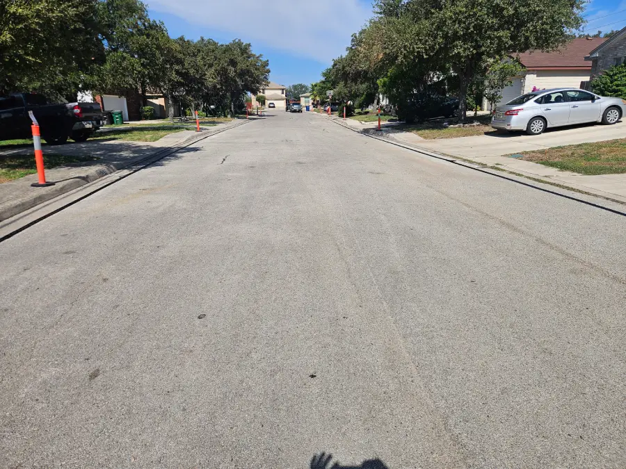 [background image] image of urban street scene (for a courier & delivery service)