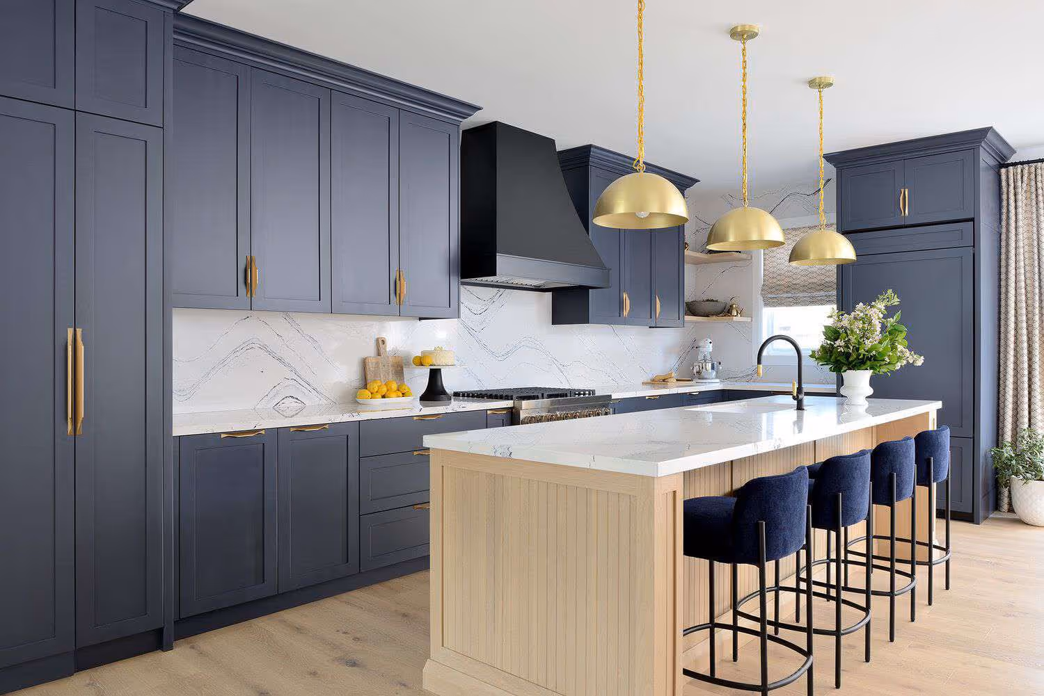 25 Navy Kitchen Cabinet Ideas to Refresh Your Space