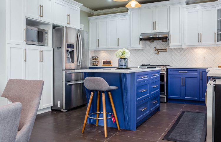 2024 Kitchen Cabinet Color Trends for Stylish Makeovers