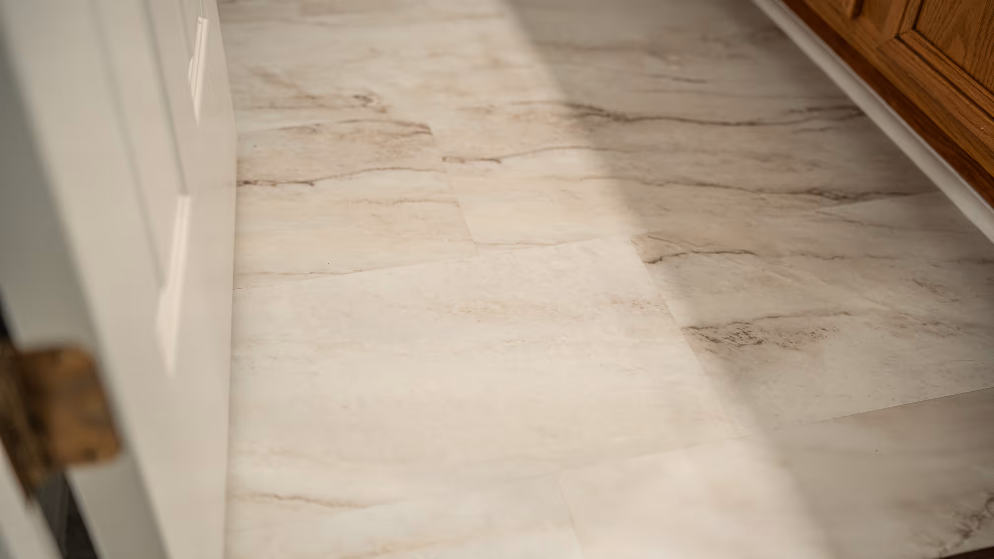 Barboursville: Trecento Quartzo Taj Flooring