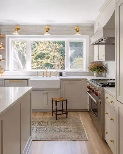 Do you love greige kitchens as much as we do? Today on the blog we're sharing 15 of the most stunning examples of this trend!🙌🏻 *Comment LINK and I will send you