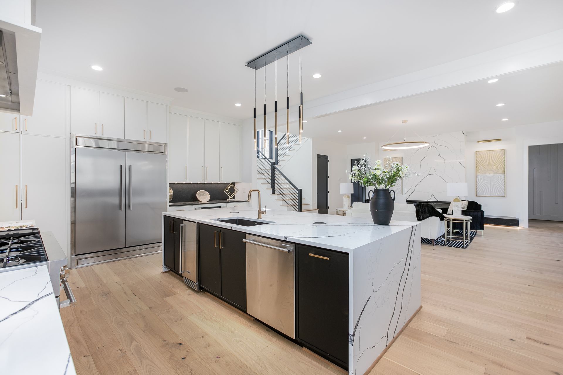 The Benefits of Waterfall Countertops in Modern Kitchen Designs
