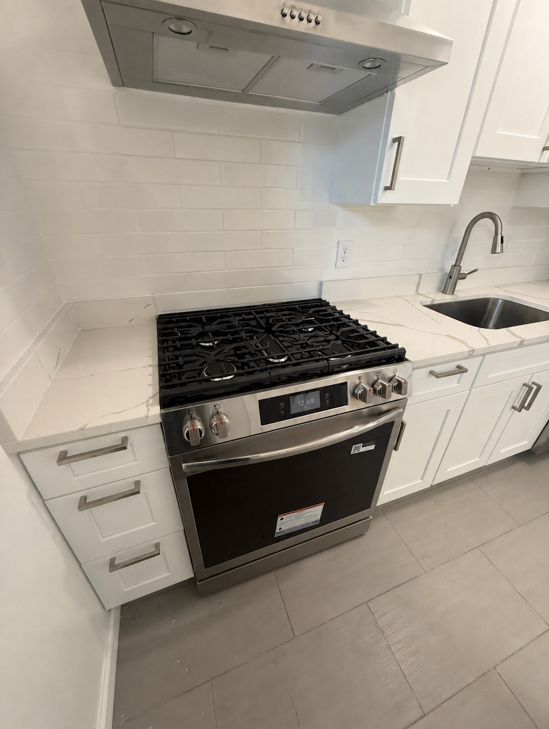 Charlottesville, VA – New Calacatta Laza Countertops
