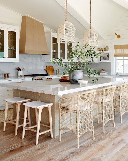 11 Kitchen Islands with Seating Ideas Designed for Easy Serving